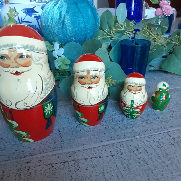 Nesting Santas & Tree, Signed & Holiday Message in what we guess to be Cyrillic. - Picture 12 of 12